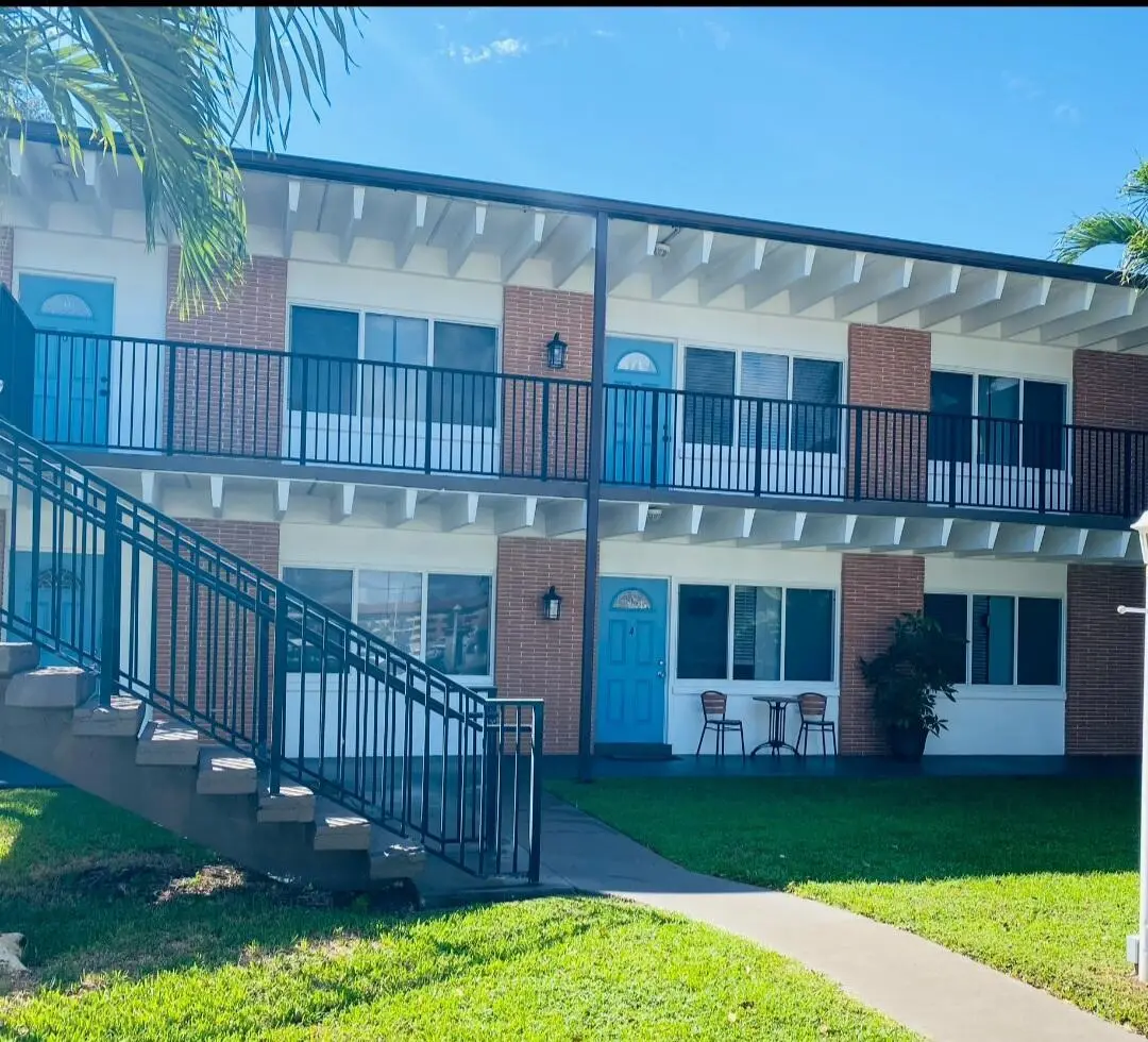 front of building yacht club at 124 Yacht Club Drive 1, North Palm Beach