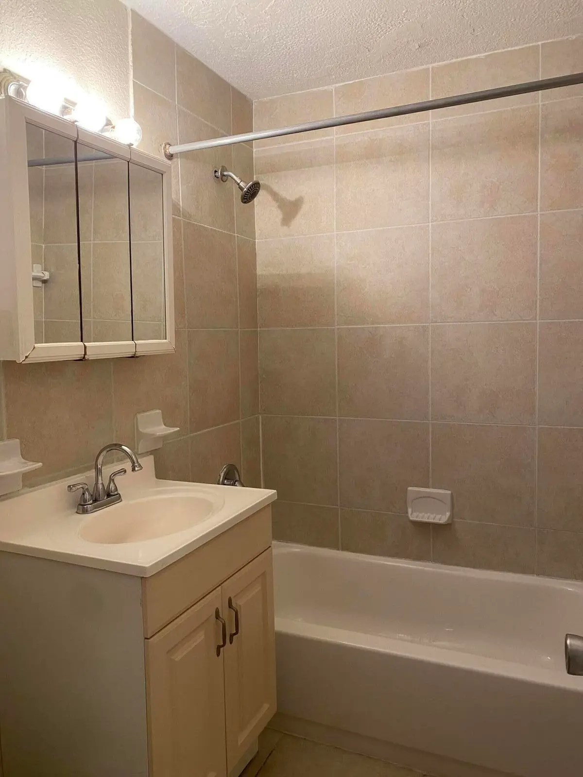 yacht bathroom at 124 Yacht Club Drive 1, North Palm Beach