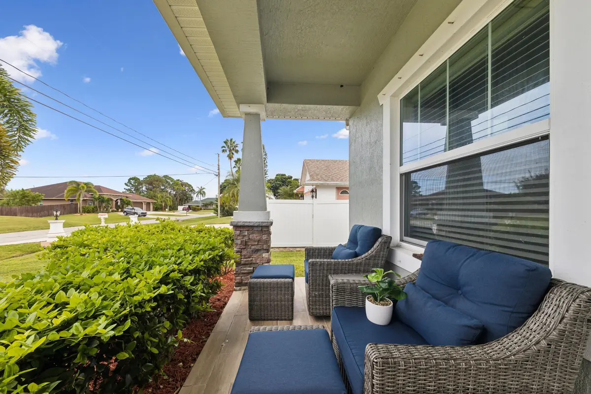 1he7cuoq1m at 343 SE Fisk Road, Port St. Lucie