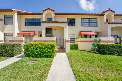 704 Freedom Court, Deerfield Beach – sold