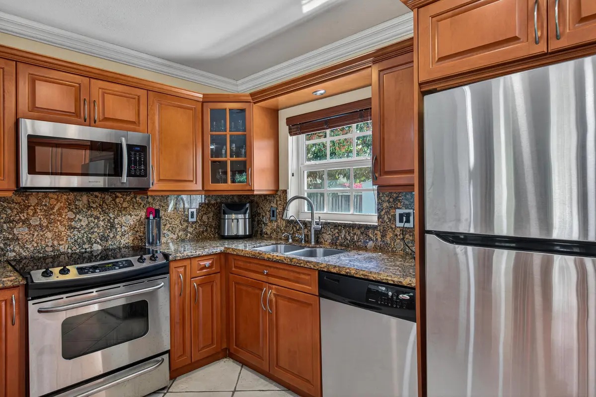 kussack-20 (1) at 270 NE 42nd Street, Oakland Park