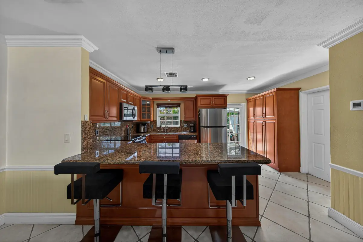 kussack-15 (1) at 270 NE 42nd Street, Oakland Park