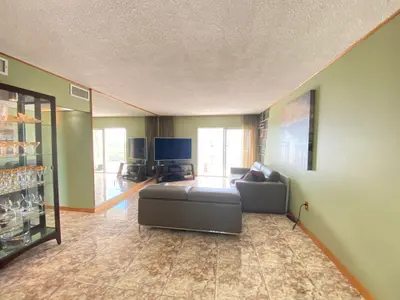 400 Kings Point Drive 1423, Sunny Isles Beach – Condominium for sale
