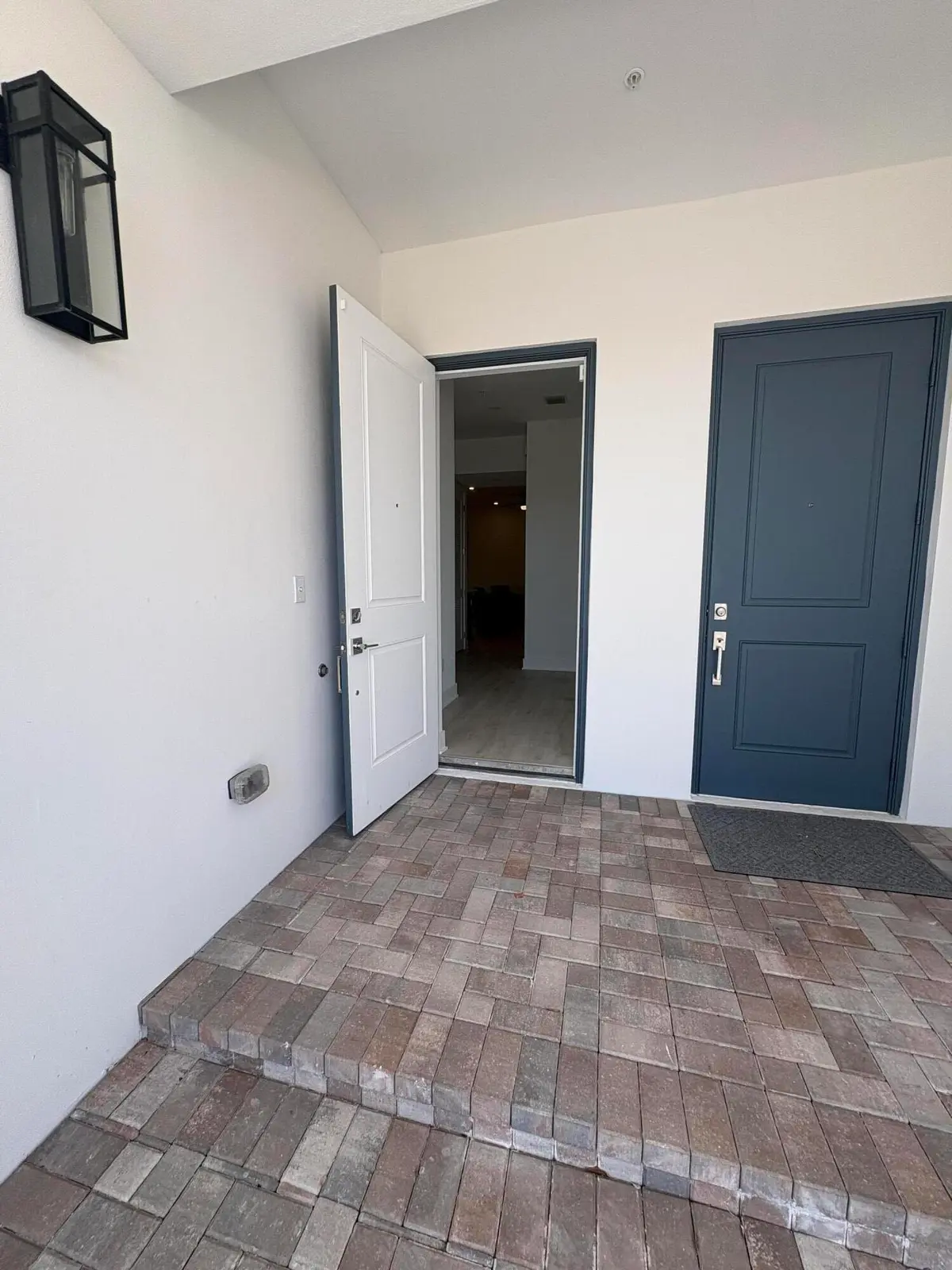 Front Entry at 109 Royal Palm Circle, Tequesta