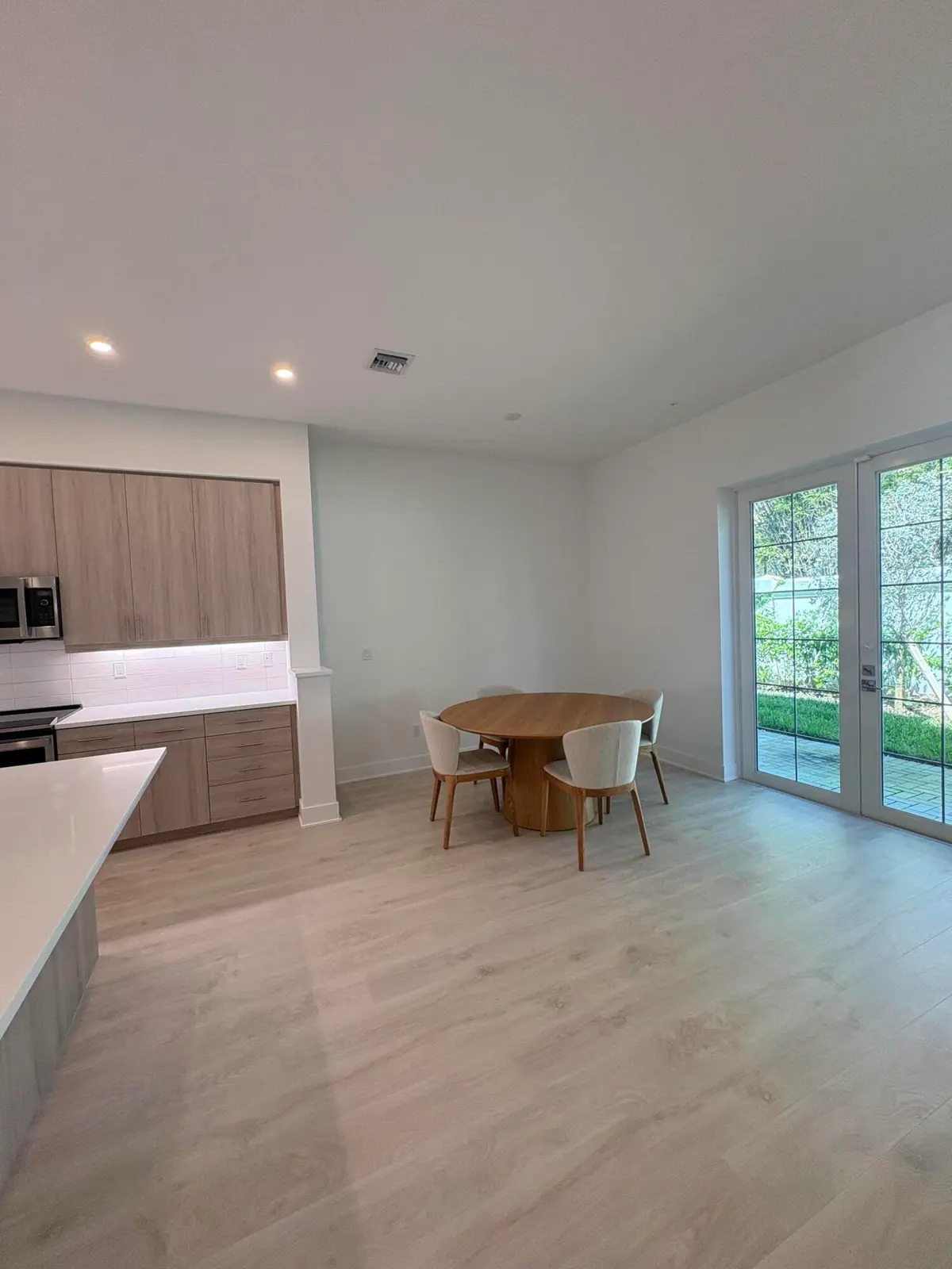 Kichen-Dining at 109 Royal Palm Circle, Tequesta