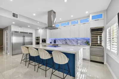 724 SW 1st Avenue, Pompano Beach – Townhouse for sale