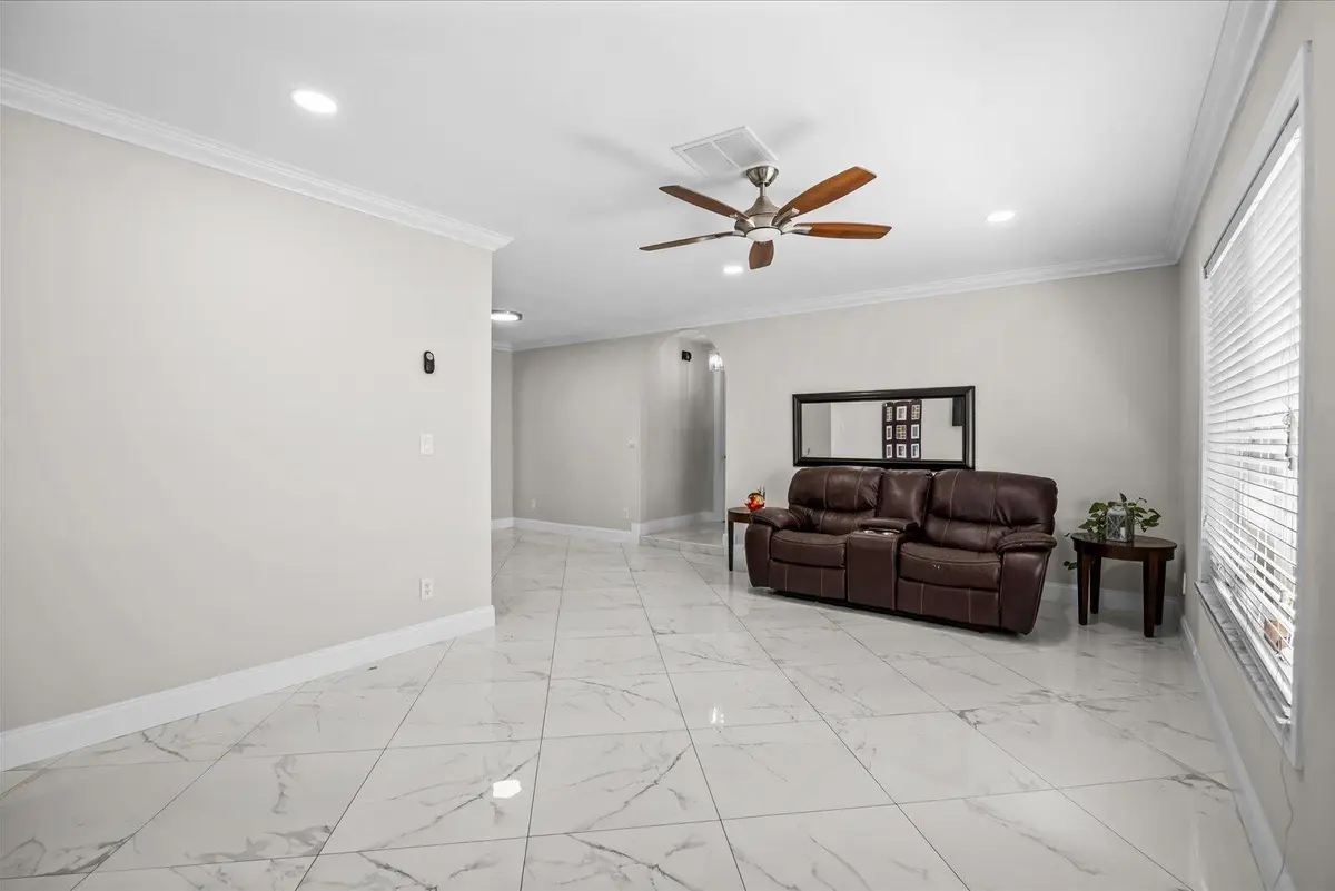 04-403 in-10 at 403 NE Oleander Avenue, Port St. Lucie