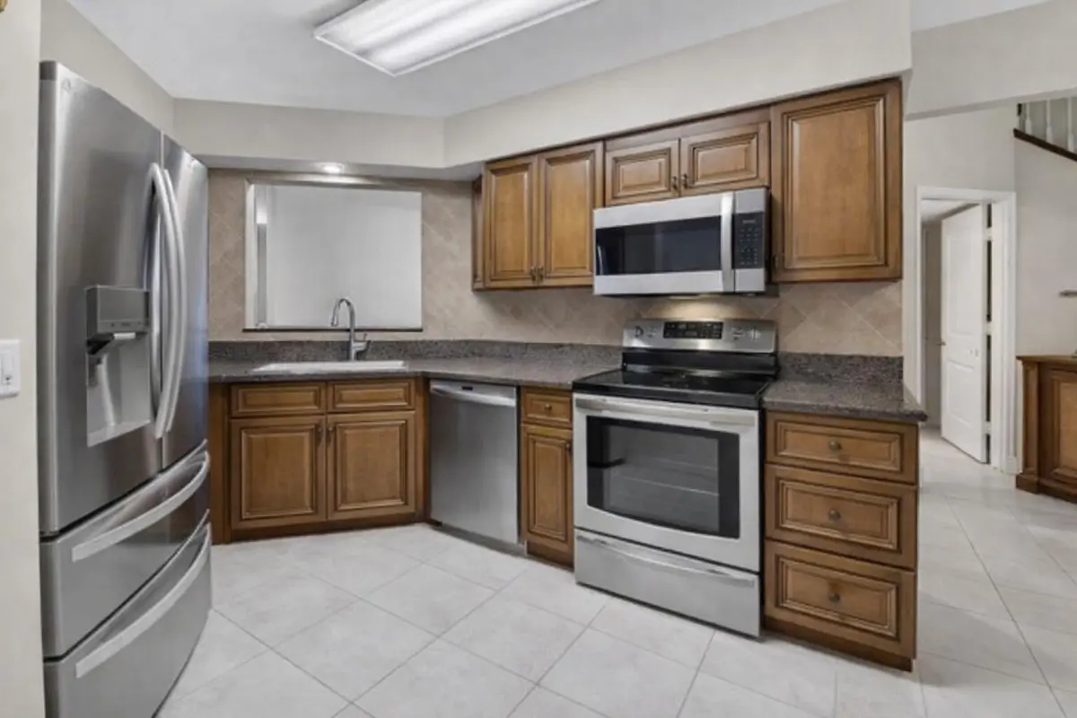 Modern U-shaped kitchen with stainless s at 9064 Boca Gardens Parkway B, Boca Raton