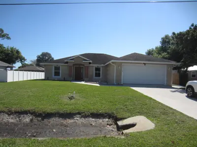 4702 Seagrape Drive, Fort Pierce – Single Family Residence for sale