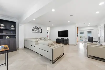 6271 Harding Street, Hollywood – sold