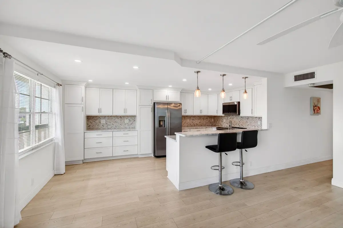 Updated White and Bright Kitchen at 3084 Oakridge U, Deerfield Beach