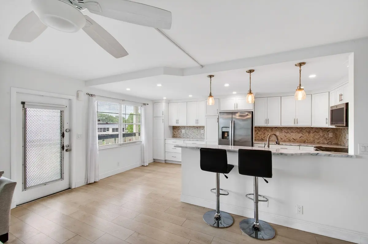 Stylish Pendants over Peninsula seating at 3084 Oakridge U, Deerfield Beach