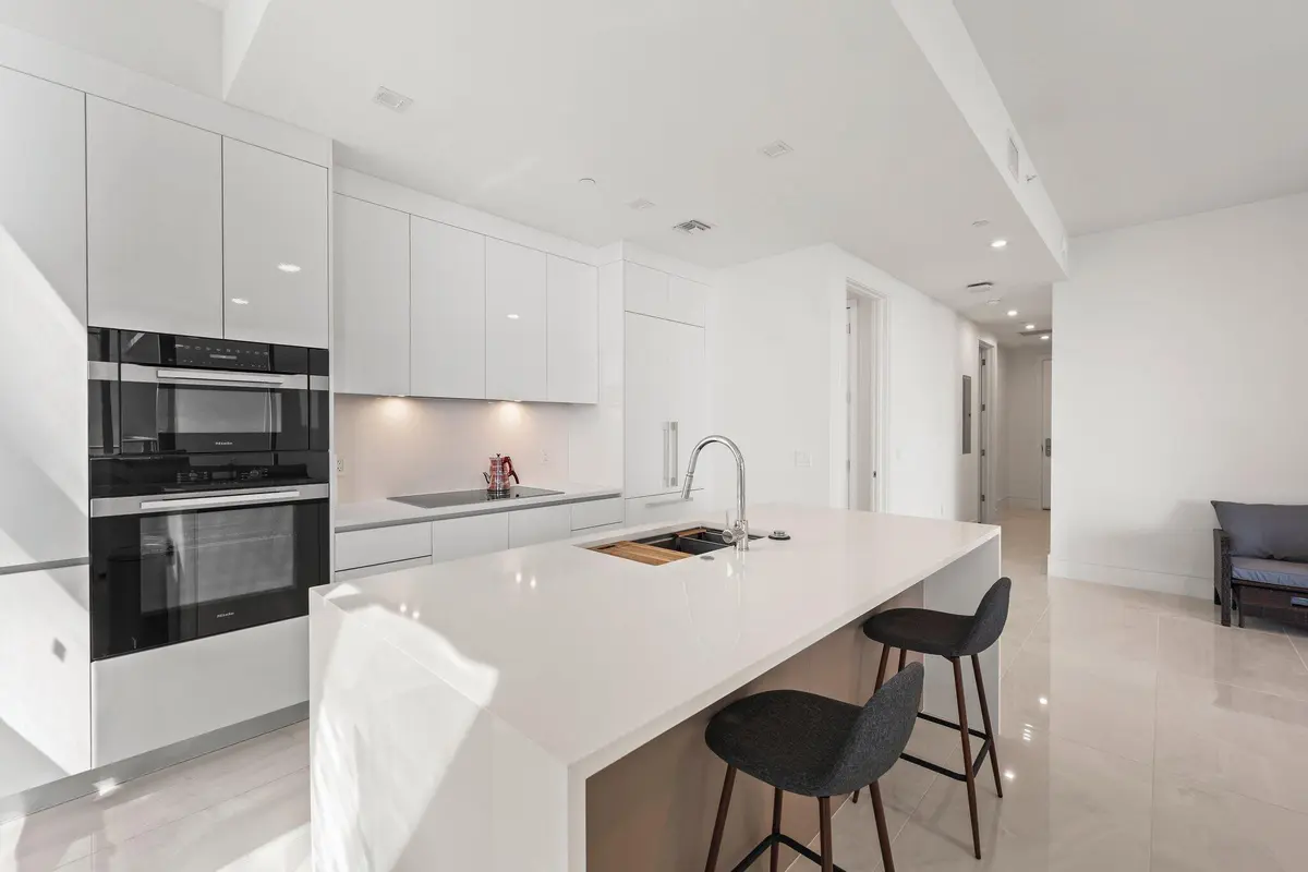 220 Lake Shore Drive - 36.jpg-SMALL at 220 Lake Shore Drive 1125, Lake Park