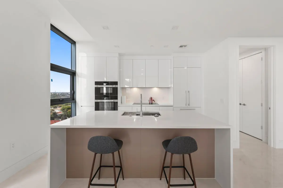220 Lake Shore Drive - 35.jpg-SMALL at 220 Lake Shore Drive 1125, Lake Park