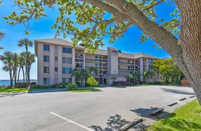 4440 NE Sandpebble Trace 104, Stuart – Condominium for rent