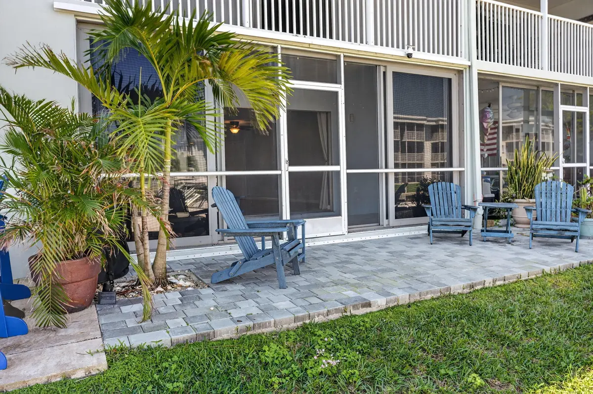 patio at 121 Wettaw Lane 112, North Palm Beach