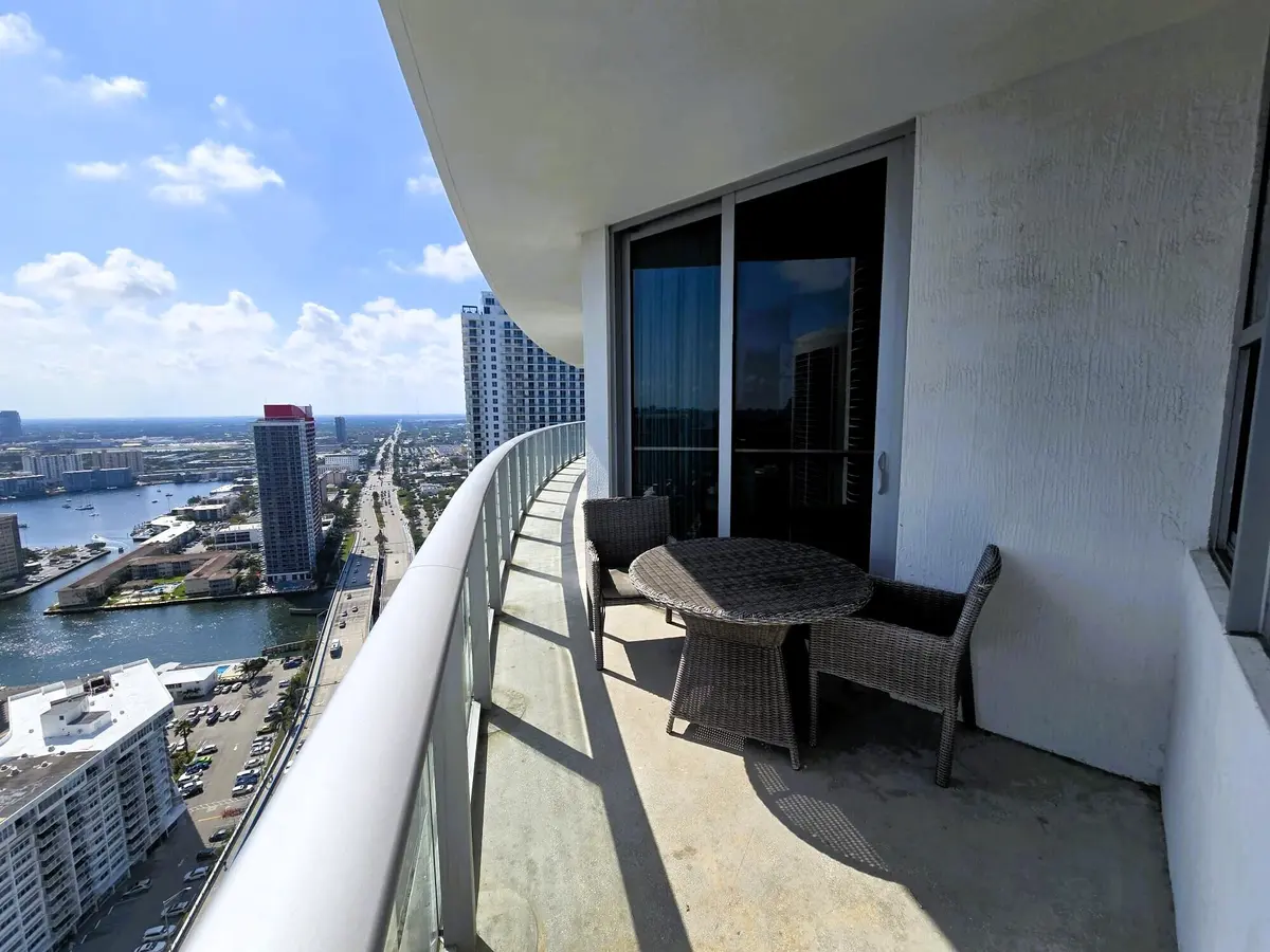 6H at 4111 S Ocean Drive 3011, Hollywood