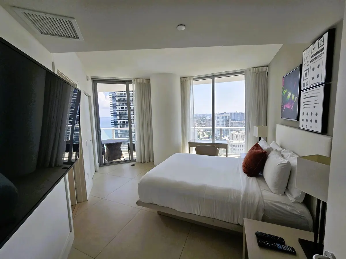 9H at 4111 S Ocean Drive 3011, Hollywood