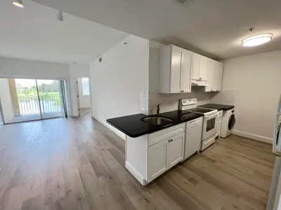 2040 Greenview Shores Boulevard 214, Wellington – Condominium for sale