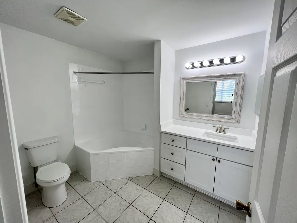 Primary Bath (en suite) at 2040 Greenview Shores Boulevard 214, Wellington