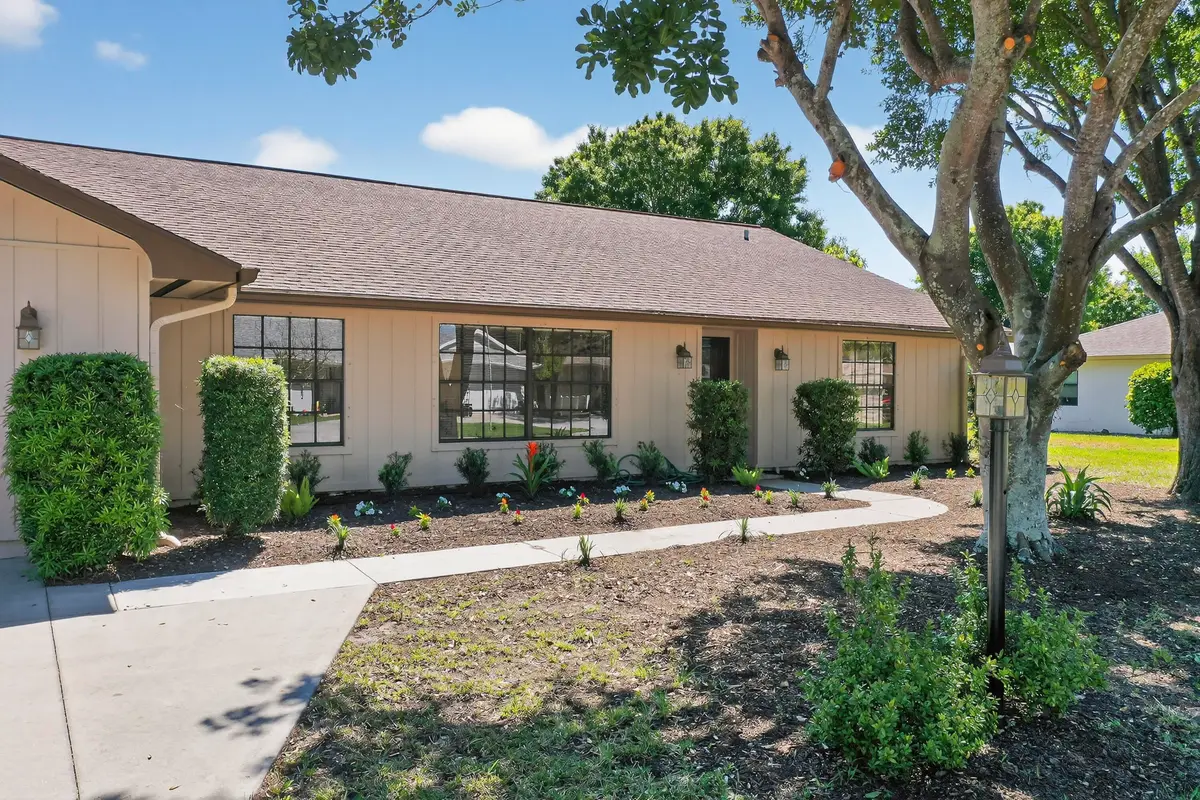 F163368C6C3368CA42BDAE55F8ACD958 at 560 W Forest Trail, Vero Beach
