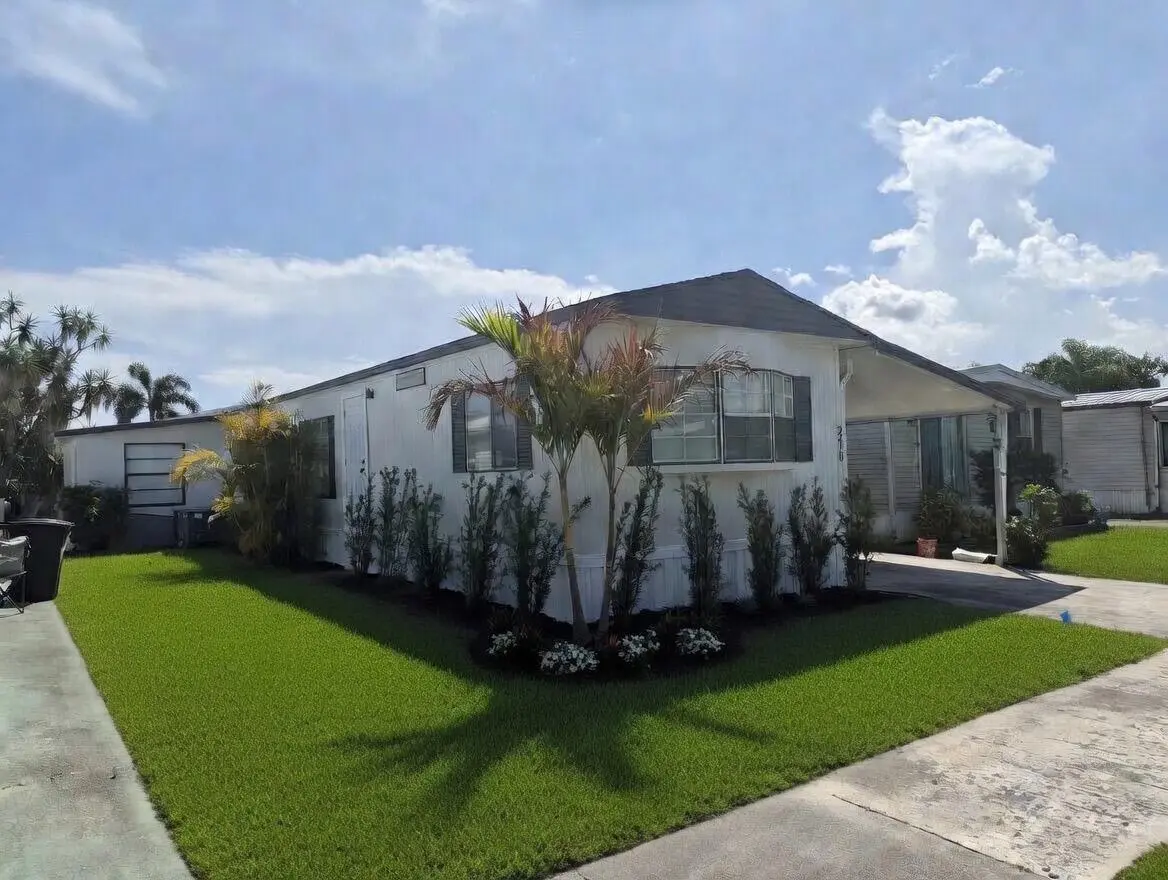 IMG_1894 at 2410 SW 50th Street, Dania Beach