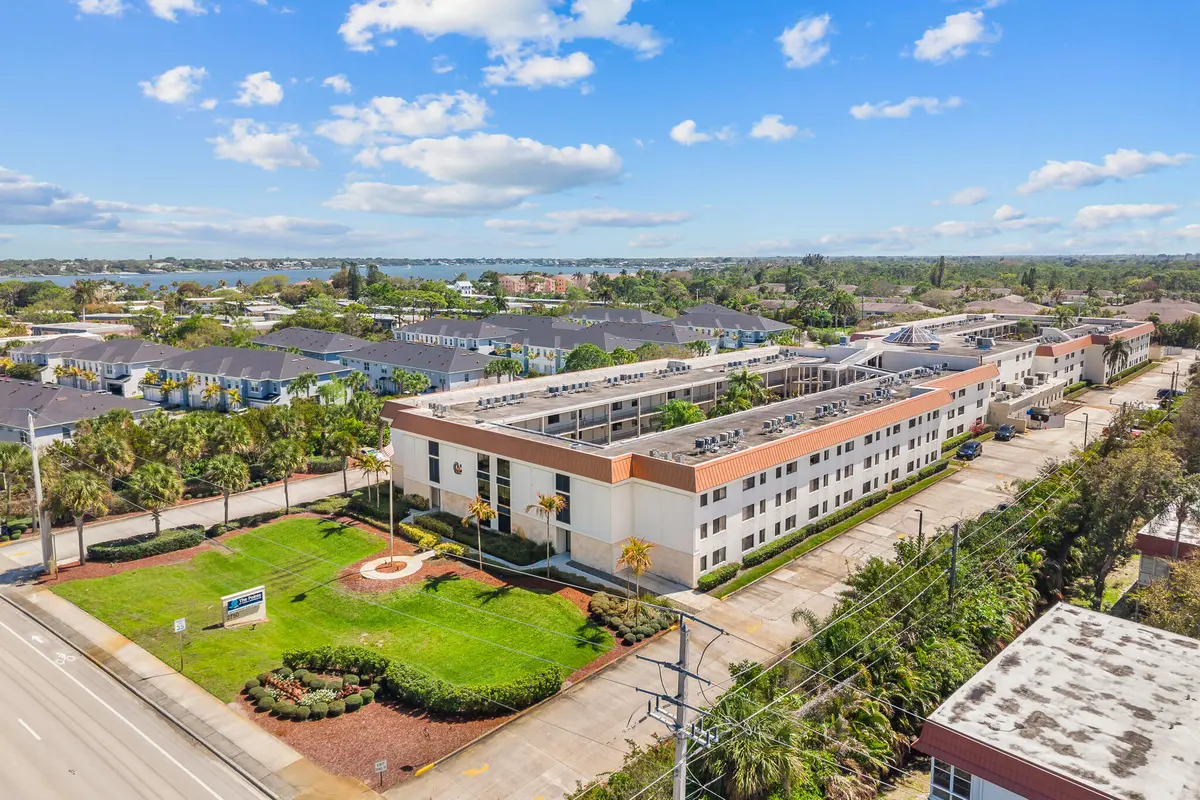 Overview at 2750 SE Ocean Boulevard N101, Stuart