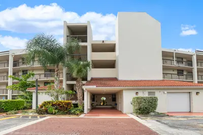 116 Lake Emerald Drive 403, Oakland Park – Condominium for sale