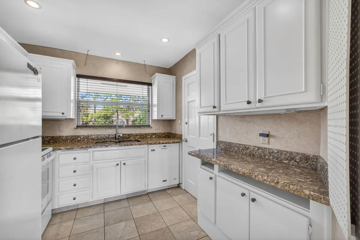Kitchen at 478 Tequesta Drive 205, Tequesta