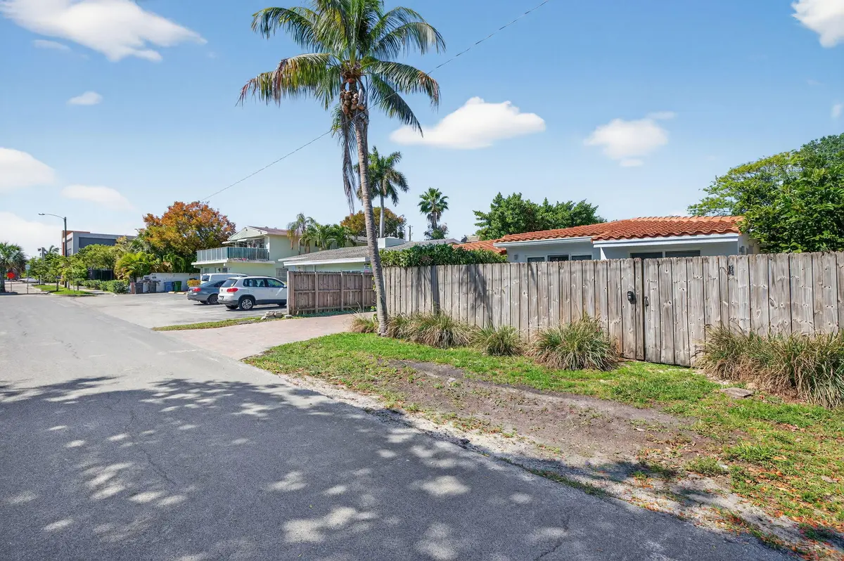 3-web-or-mls-A699A9987 at 1029 NE 9th Avenue, Fort Lauderdale