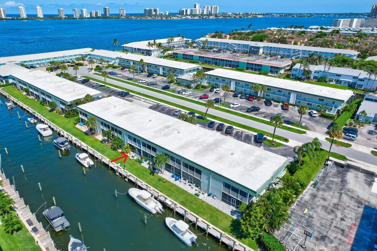 aerial at 121 Wettaw Lane 112, North Palm Beach