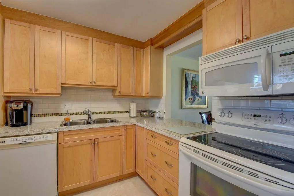 KITCHEN at 307 Lake Evelyn Drive, West Palm Beach