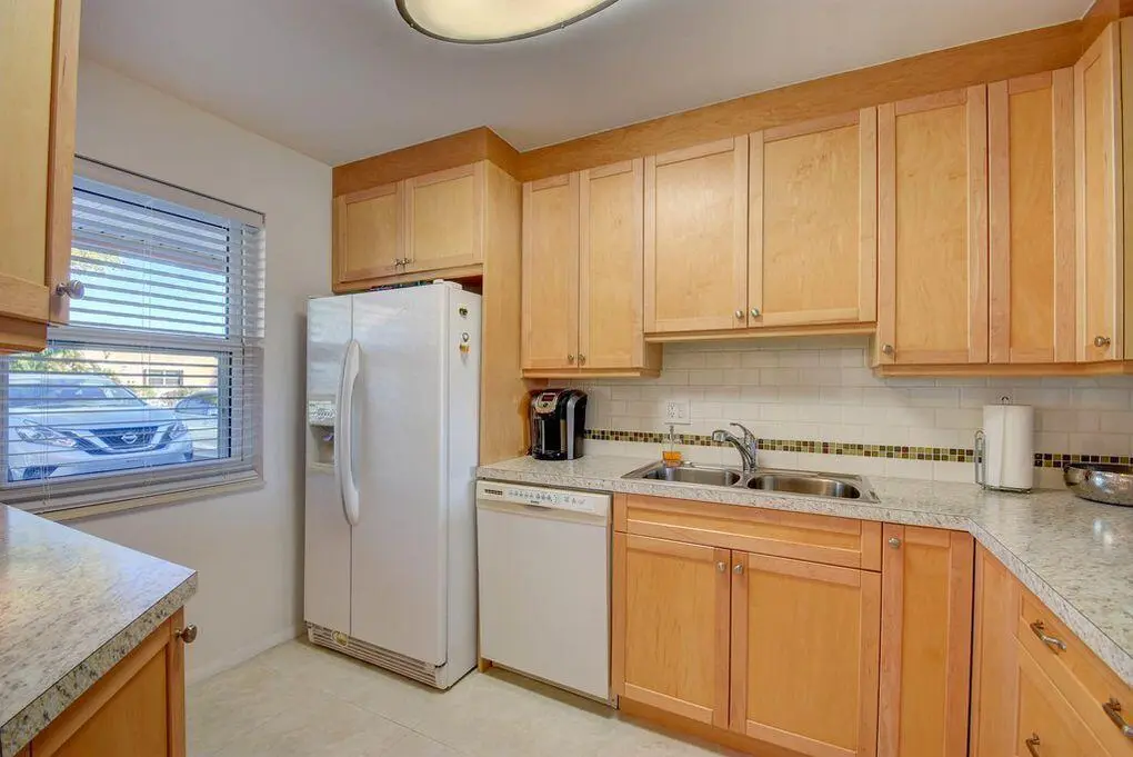 KITCHEN at 307 Lake Evelyn Drive, West Palm Beach