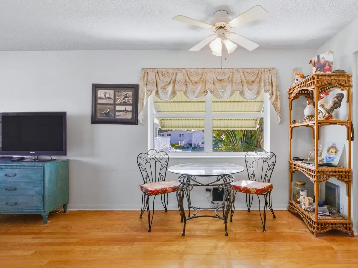 Dining at 480 Horizons 208, Boynton Beach