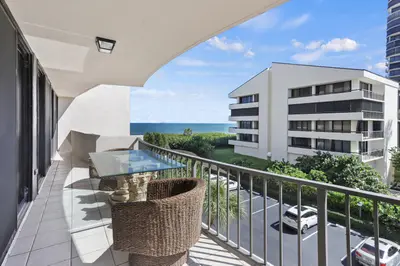 4200 N Ocean Drive 1-304, Riviera Beach – Condominium for rent