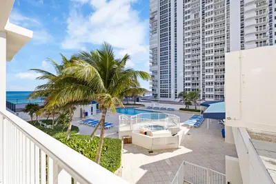 1360 S Ocean Boulevard 403, Pompano Beach – Condominium for sale