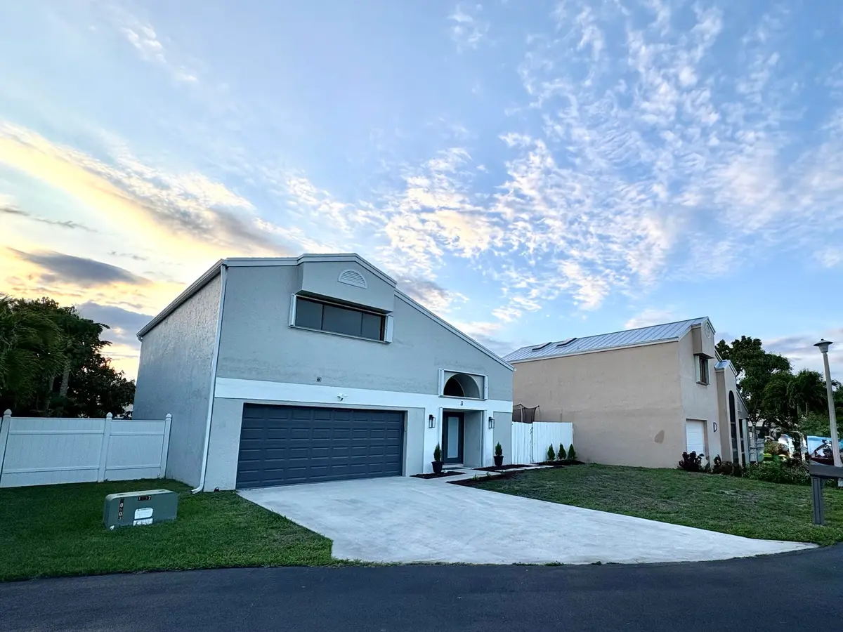 %VL+T2qyTcu373qc2Hup9w at 3 Kyle Way, Boynton Beach