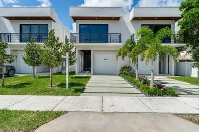 919 NE 17th Terrace A, Fort Lauderdale – Townhouse for sale