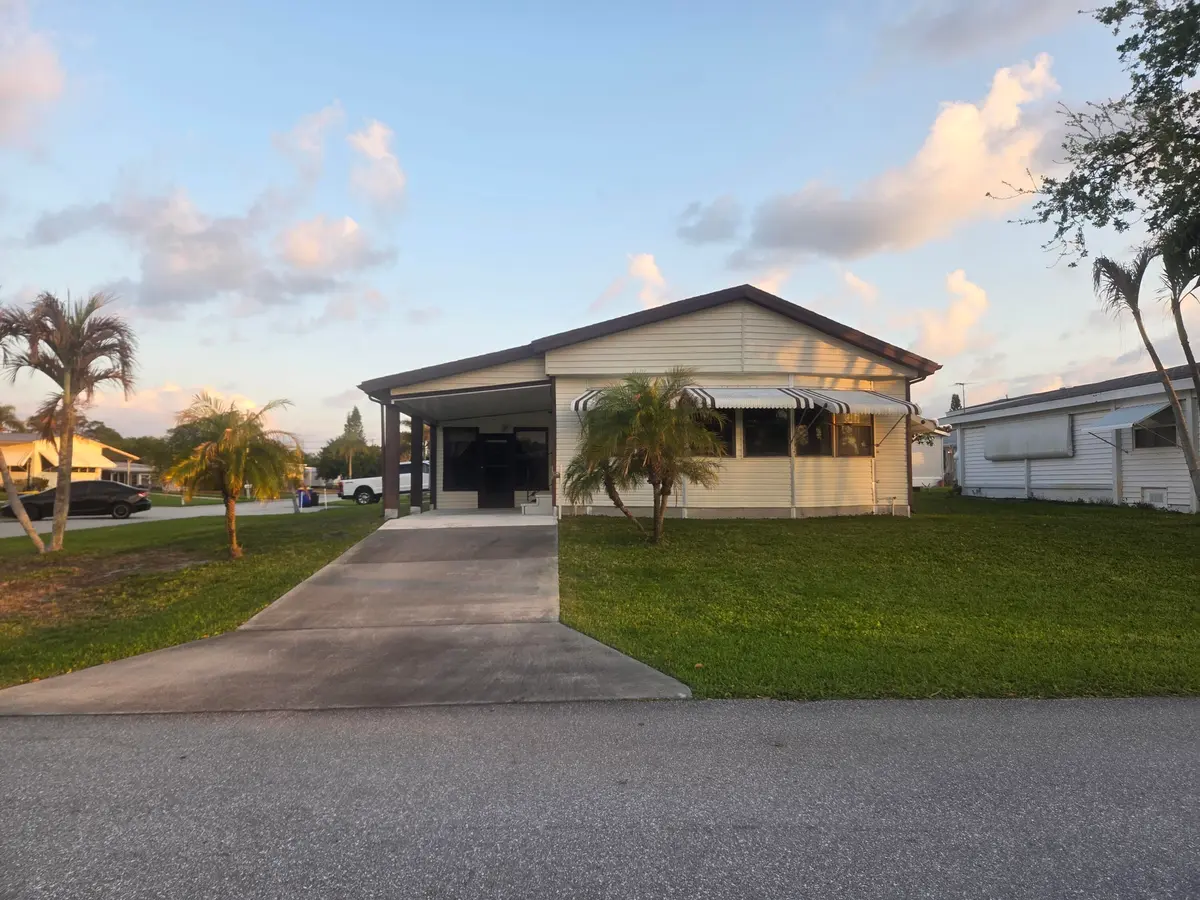 front at 7107 SE Seahawk Street, Hobe Sound