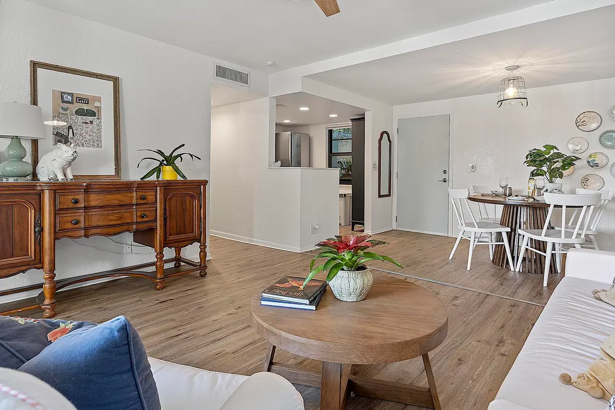 5495 LIVE DINE at 5495 NE 25th Avenue Apt 202, Fort Lauderdale