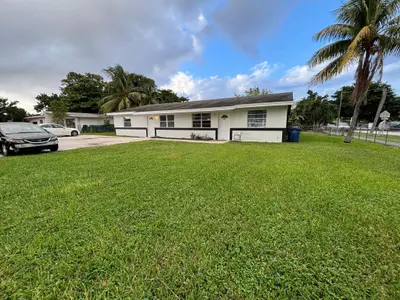 800 SW 7th Street, Hallandale Beach – Duplex for sale