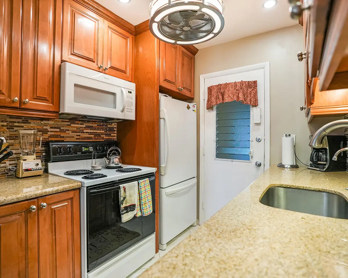 DSC01827 at 16801 NE 13th Avenue 308, Miami