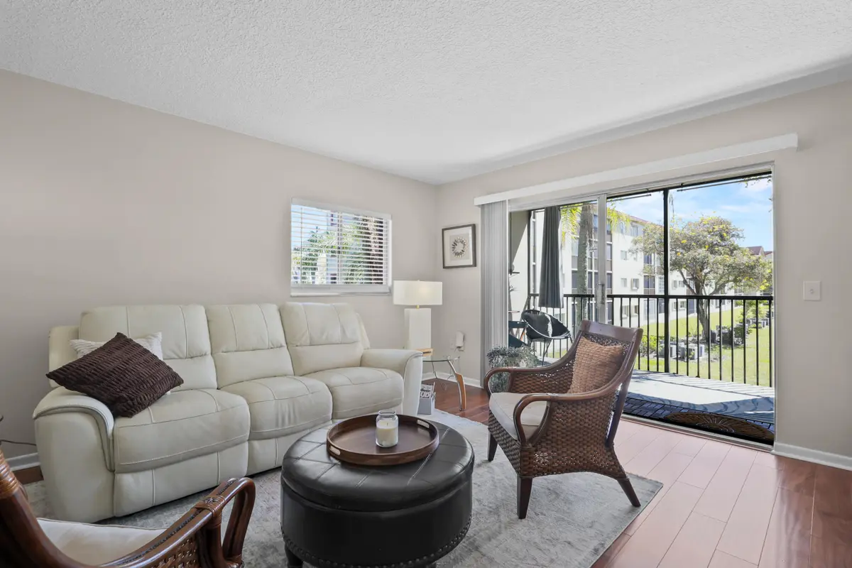 Century Village32 at 1601 SW 128th Terrace 201a, Pembroke Pines