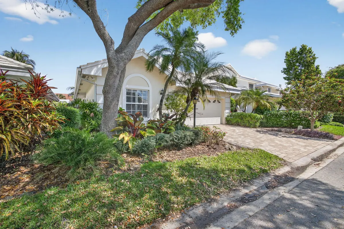 Front Right Side at 283 Canterbury Drive, Palm Beach Gardens