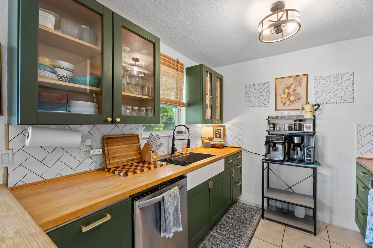 12-web-or-mls-12_smg01056 at 1207 Sioux Street, Jupiter