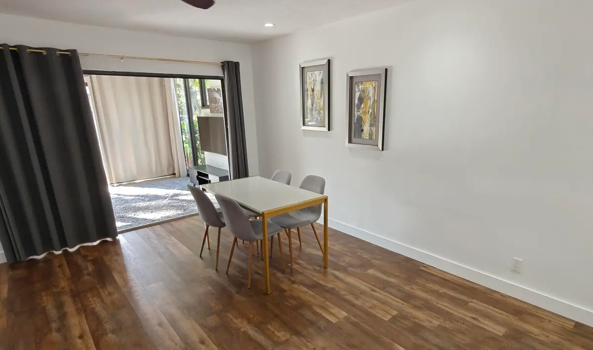 Living dining room at 385 NW 36th Avenue, Deerfield Beach