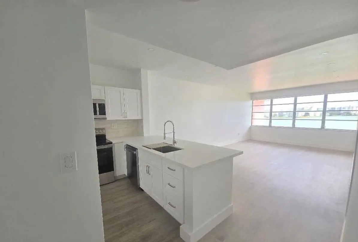 1a at 18555 NE 14th Avenue 709, Miami