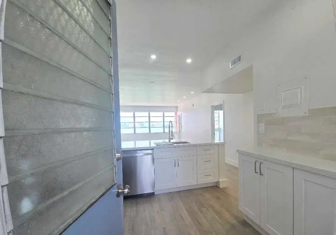 1e1 at 18555 NE 14th Avenue 709, Miami