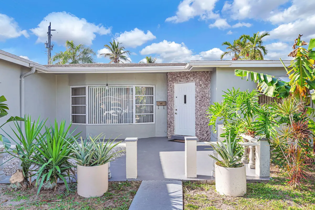 Entry at 5060 NW 41st Court, Lauderdale Lakes