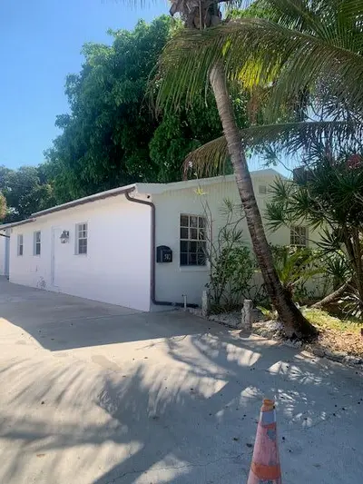 512 Biscayne Drive, West Palm Beach – sold